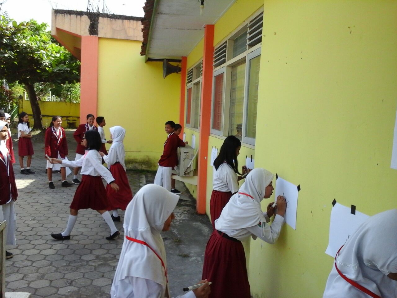 Siswa Baru Antusias mengikuti Kegiatan PLS di Hari Pertama Masuk Sekolah