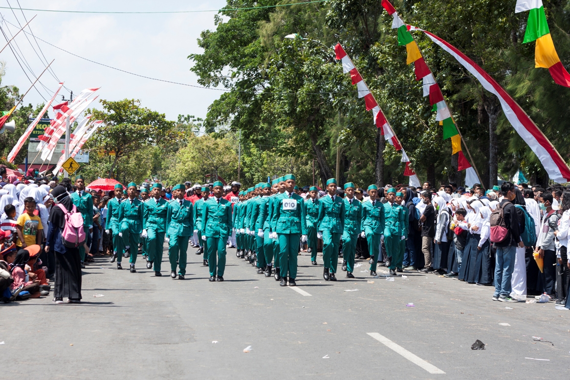 Tonti dan Marching Band Essawa Semarakkan Pawai Kabupaten Kulon Progo