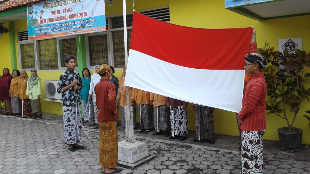 PERINGATI HARI NUSANTARA, SEKOLAH GELAR UPACARA