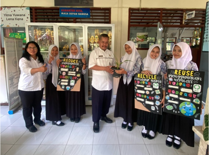 SMK Kesehatan Sadewa Wates melaksanakan PKL di SMP Negeri 1 Wates